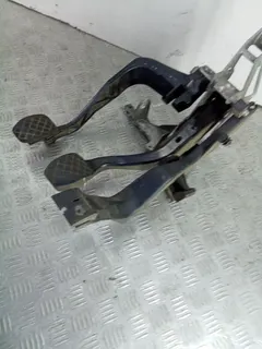 Узел педальный (блок педалей) Audi A4, 2000 г.
