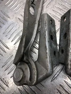 Петля капота Audi A4, 2000 г.