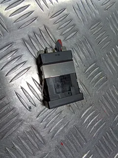 Кнопка подогрева сидений Volkswagen Passat, 2003 г.