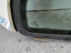 Стекло кузовное боковое правое Volkswagen Passat, 2001 г.