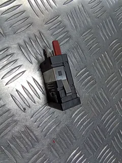 Кнопка подогрева сидений Volkswagen Passat, 2003 г.