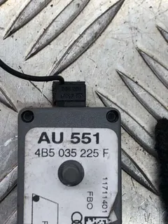 Антенна Audi A6, 2004 г.