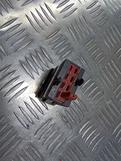 Кнопка подогрева сидений Volkswagen Passat, 2003 г.