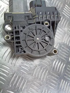 Моторчик стеклоподъемника передний правый Audi A6, 2001 г.