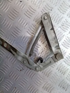 Петля капота правая Volkswagen Transporter, 2007 г.
