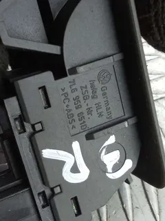 Кнопка стеклоподъемника Volkswagen Touareg, 2008 г.