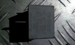 Реле вентилятора Audi A6, 2000 г.