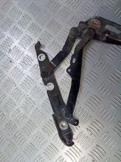 Петля крышки багажника Audi A6, 2006 г.