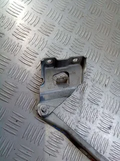 Петля капота левая Audi A4, 2009 г.
