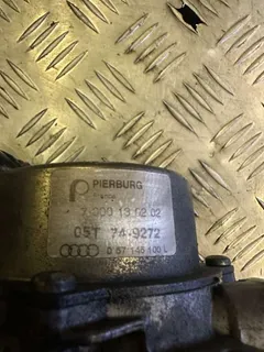 Насос вакуумный Audi A8, 2005 г.