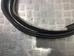 Уплотнитель двери задней левой Volkswagen Passat, 2002 г.