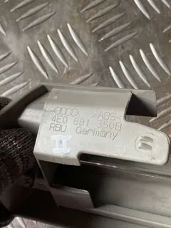 Пластик салазок сиденья Audi A8, 2005 г.