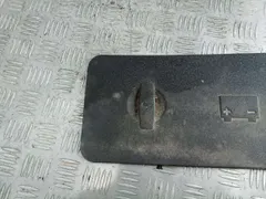 Крышка аккумулятора Audi A4, 2002 г.