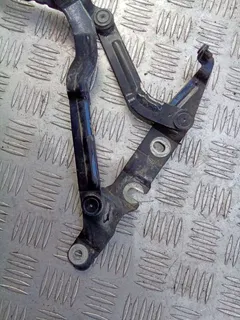 Петля крышки багажника Audi A6, 2002 г.