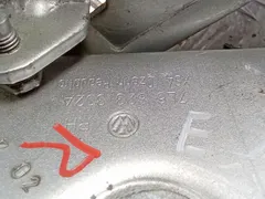 Петля капота правая Volkswagen Touareg, 2007 г.
