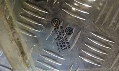 Стекло двери передней левой Volkswagen Passat, 1999 г.