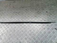 Молдинг стекла двери передней левой наружный Audi A4, 2003 г.