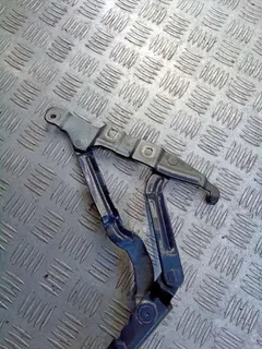 Петля крышки багажника Audi A6, 2002 г.