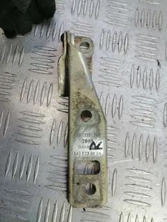 Петля капота правая Volkswagen Golf, 2001 г.