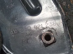 Кронштейн крепления крыла переднего правого Volkswagen Passat, 2003 г.