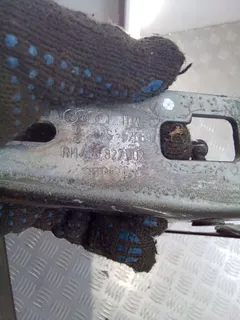 Петля крышки багажника Audi A6, 2006 г.
