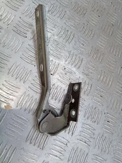 Петля капота правая Volkswagen Passat, 2003 г.