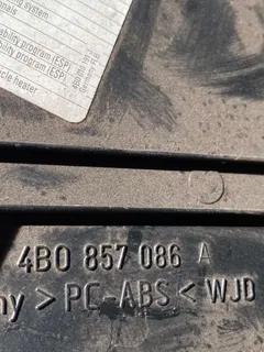 Накладка декоративная на торпедо Audi A6 allroad, 2002 г.