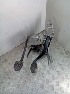 Узел педальный (блок педалей) Volkswagen Passat, 2003 г.