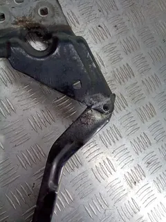 Петля капота правая Volkswagen Touareg, 2011 г.