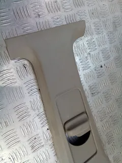 Обшивка стойки центральной правой Volkswagen Golf, 1995 г.