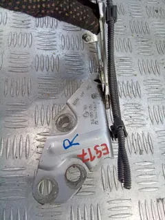 Петля капота правая Volkswagen Touareg, 2008 г.