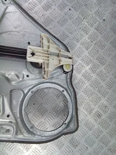 Стеклоподъемник задний левый Volkswagen Passat, 2001 г.