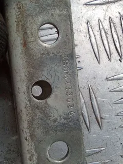 Петля капота правая Volkswagen Passat, 2001 г.