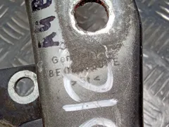 Петля капота левая Audi A4, 2003 г.