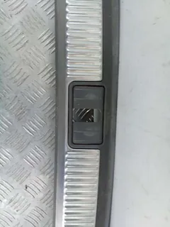 Накладка внутренняя на заднюю панель кузова Audi A4, 2003 г.