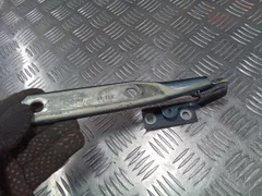Петля капота левая Volkswagen Passat, 2003 г.
