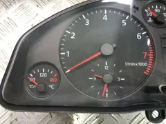 Щиток приборов (приборная панель) Audi A6, 2000 г.