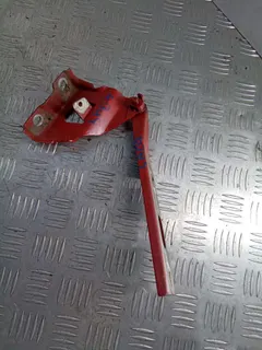 Петля капота правая Audi A4, 2008 г.