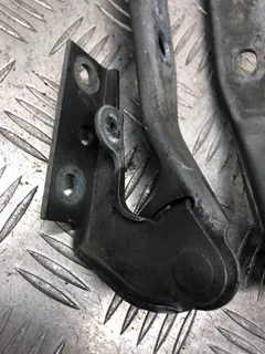 Петля капота Audi A4, 2000 г.