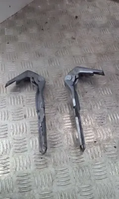 Петля капота Audi A4, 2005 г.