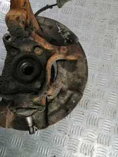Кулак поворотный правый Volvo XC90, 2010 г.