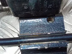 Петля двери задней правой Volkswagen Passat, 2004 г.