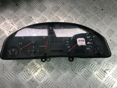 Щиток приборов (приборная панель) Audi A6, 2000 г.