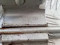 Петля двери передней правой Volkswagen Touareg, 2008 г.