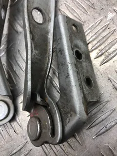 Петля капота Audi A4, 2000 г.