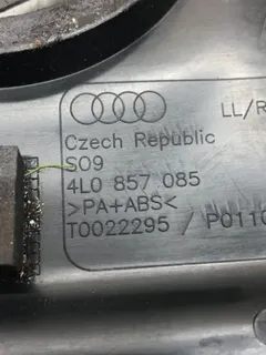 Накладка декоративная на торпедо Audi Q7, 2007 г.
