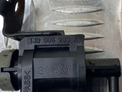 Клапан электромагнитный Volkswagen Passat, 2002 г.
