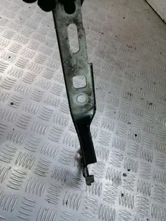 Петля капота левая Audi Q7, 2007 г.