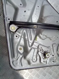 Стеклоподъемник задний левый Volkswagen Passat, 2001 г.