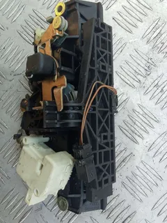 Замок багажника Audi A6, 2004 г.